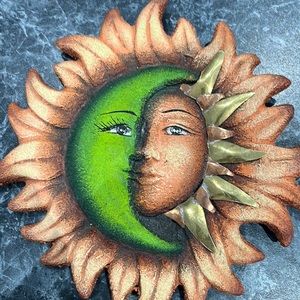 2 wall decor 16 1/2 in across or as platters as well. 2 small ones 10 in across